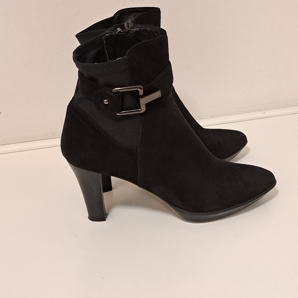 Aquatalia Dorotea Black Suede Waterproof Ankle Bootie Misses Size 8 - Picture 6 of 10